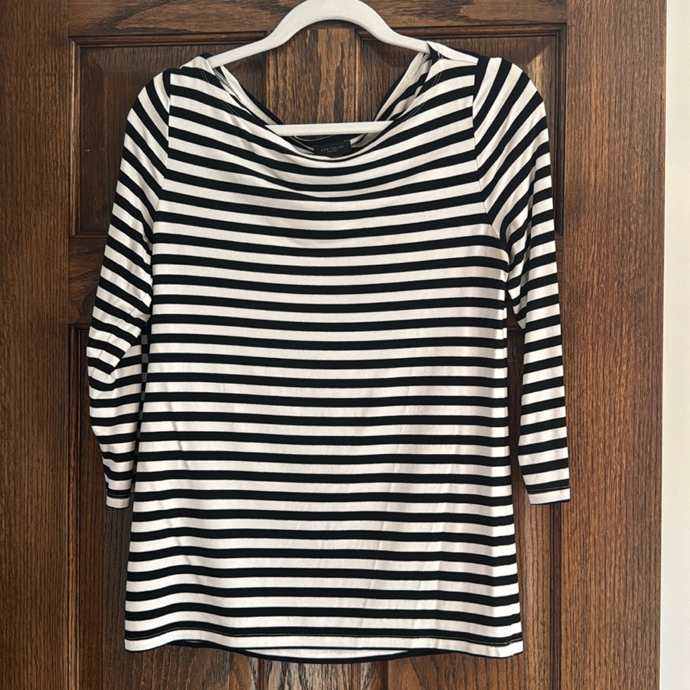Super soft 3/4 shirt for women in black and white